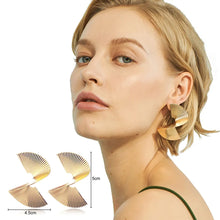 Load image into Gallery viewer, Golden Swirl Vintage Earrings
