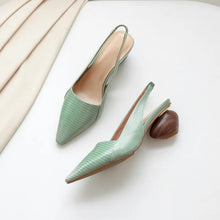 Load image into Gallery viewer, Wooden Block Heel Shoes
