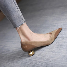 Load image into Gallery viewer, Golden Cube Heel Shoes [Beige/Black]
