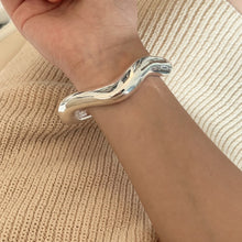 Load image into Gallery viewer, Irregular Twist Cuff Bracelet
