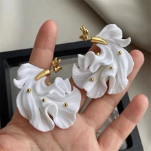 Load image into Gallery viewer, Intricate Flower Earrings
